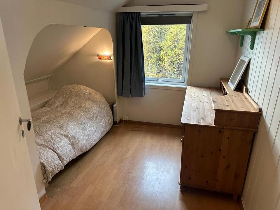 Sauda 4 bedrooms near skiing with view of fjord House in Rogaland