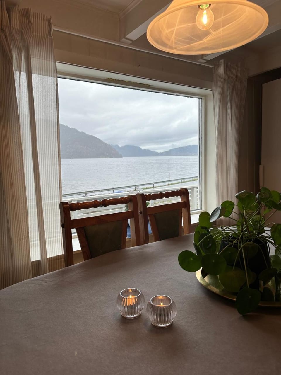 Sauda 4 bedrooms near skiing with view of fjord House in Rogaland