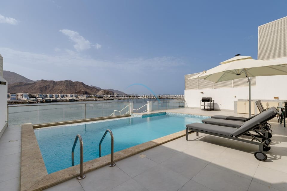 Mountain view, Swimming pool, sunbed