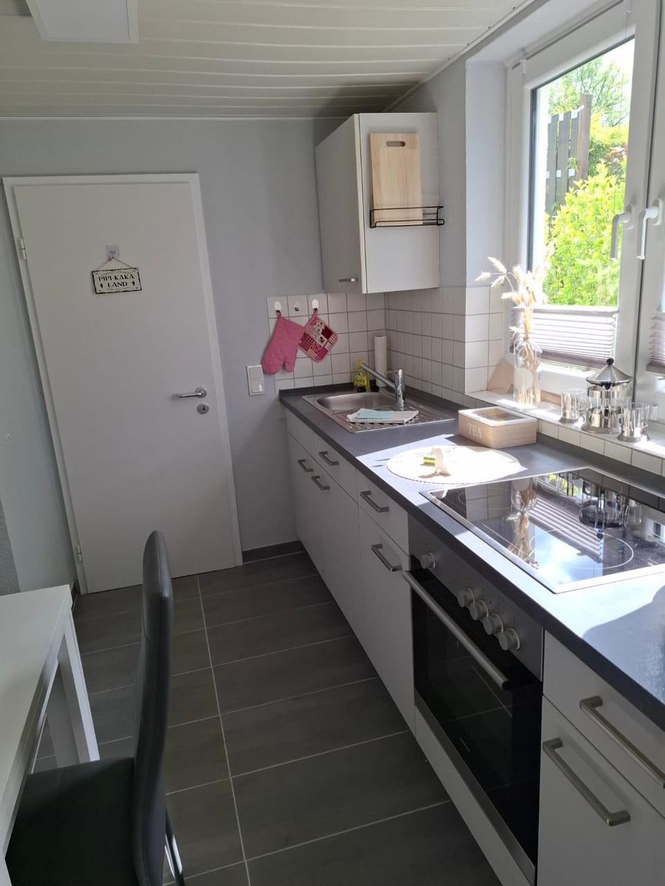 Kitchen or kitchenette, stove