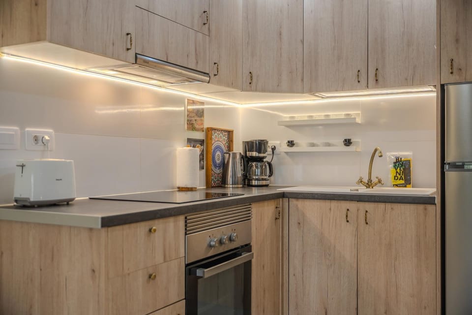 Kitchen or kitchenette, oven