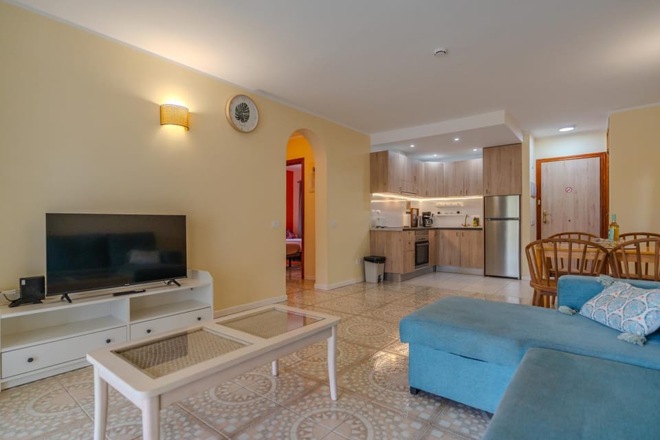 TV and multimedia, Kitchen or kitchenette, Living room, Dining area, oven