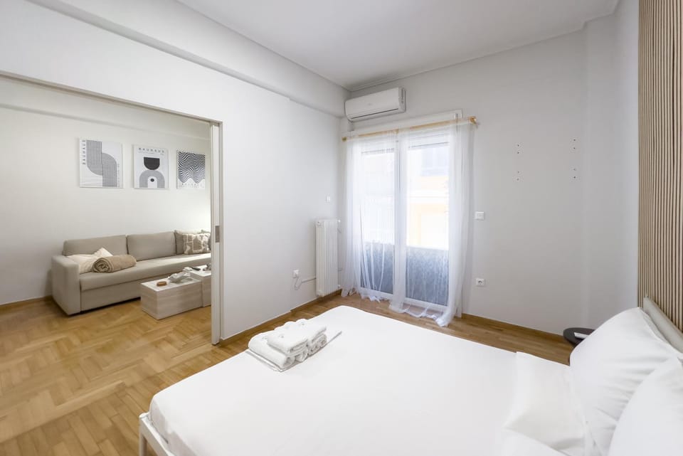 Photo of the whole room, Seating area, Bedroom