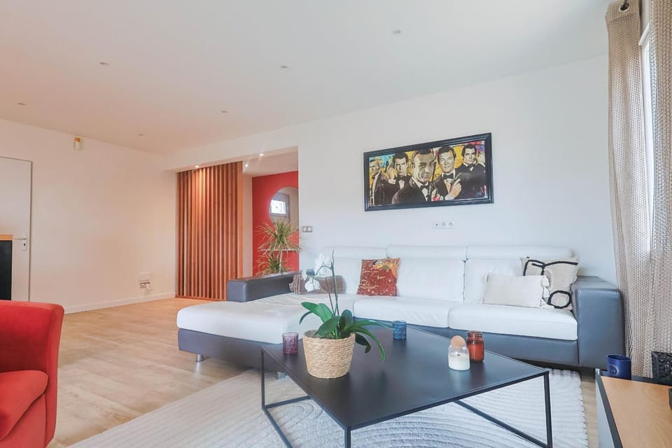 Communal lounge/ TV room, Living room