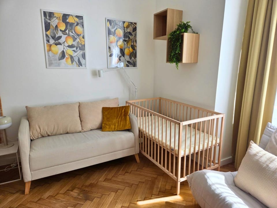 Bed, Photo of the whole room, Seating area, Bedroom, cot