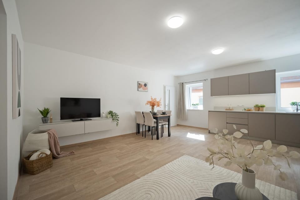 TV and multimedia, Kitchen or kitchenette, Living room, Seating area