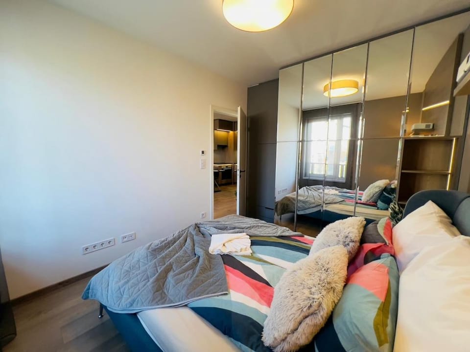 Karzo Property LU 208 Free Garage Apartment in Budapest