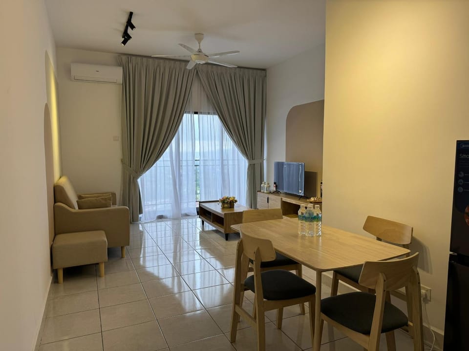 TV and multimedia, Living room, Seating area, Dining area, air conditioner