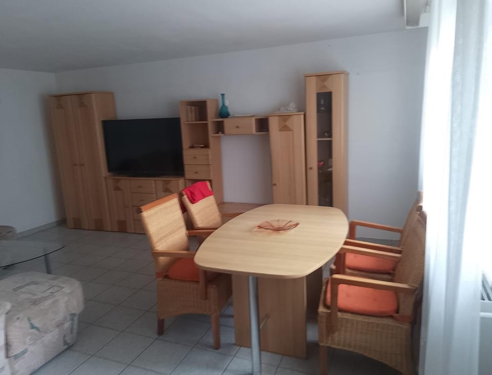 TV and multimedia, Living room, Dining area