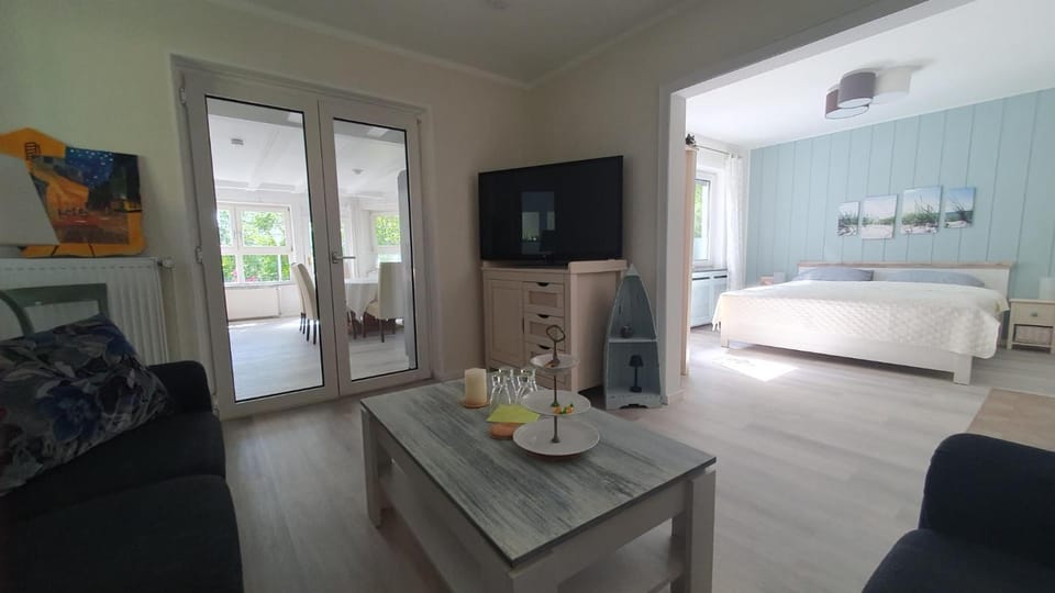 Bed, Living room, Bedroom