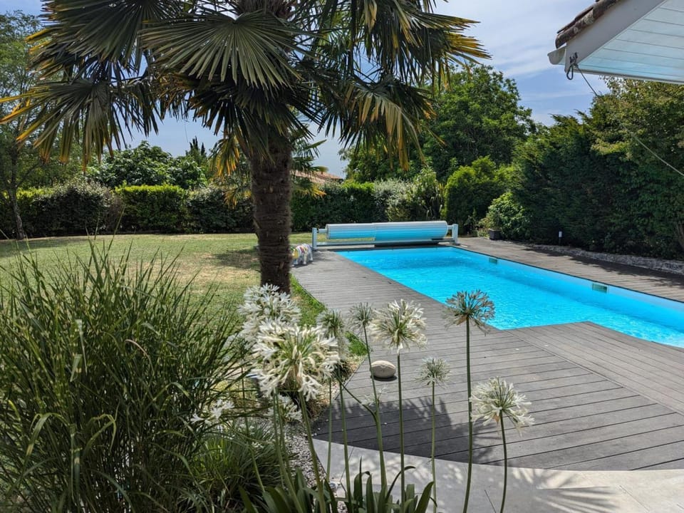 Maison élégante avec piscine privative, jardin clos et animaux admis - FR-1-653-279 House in Angoulême