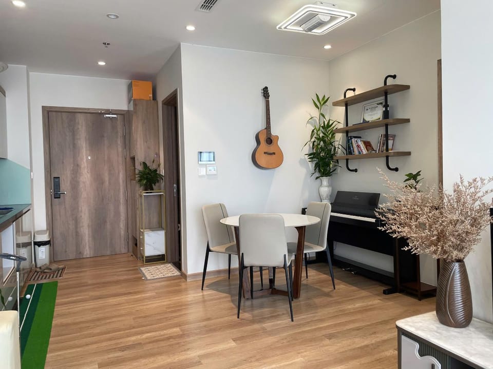Dining area, Entertainment