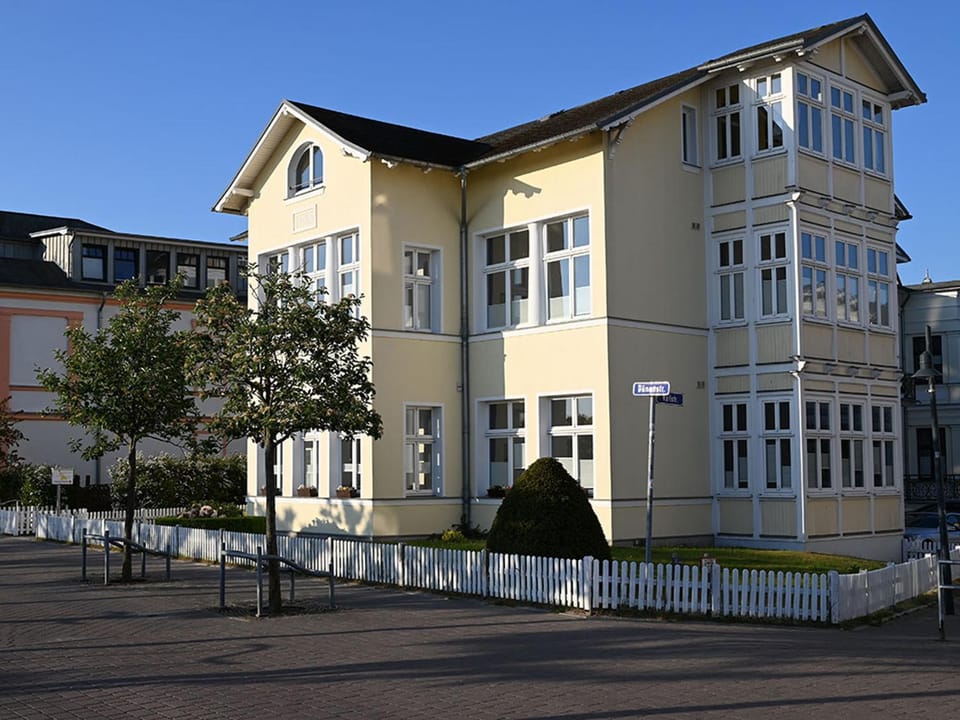 Property building, Day