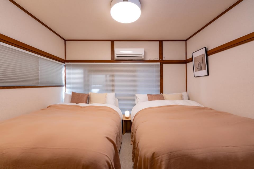 Bed, Bedroom, air conditioner
