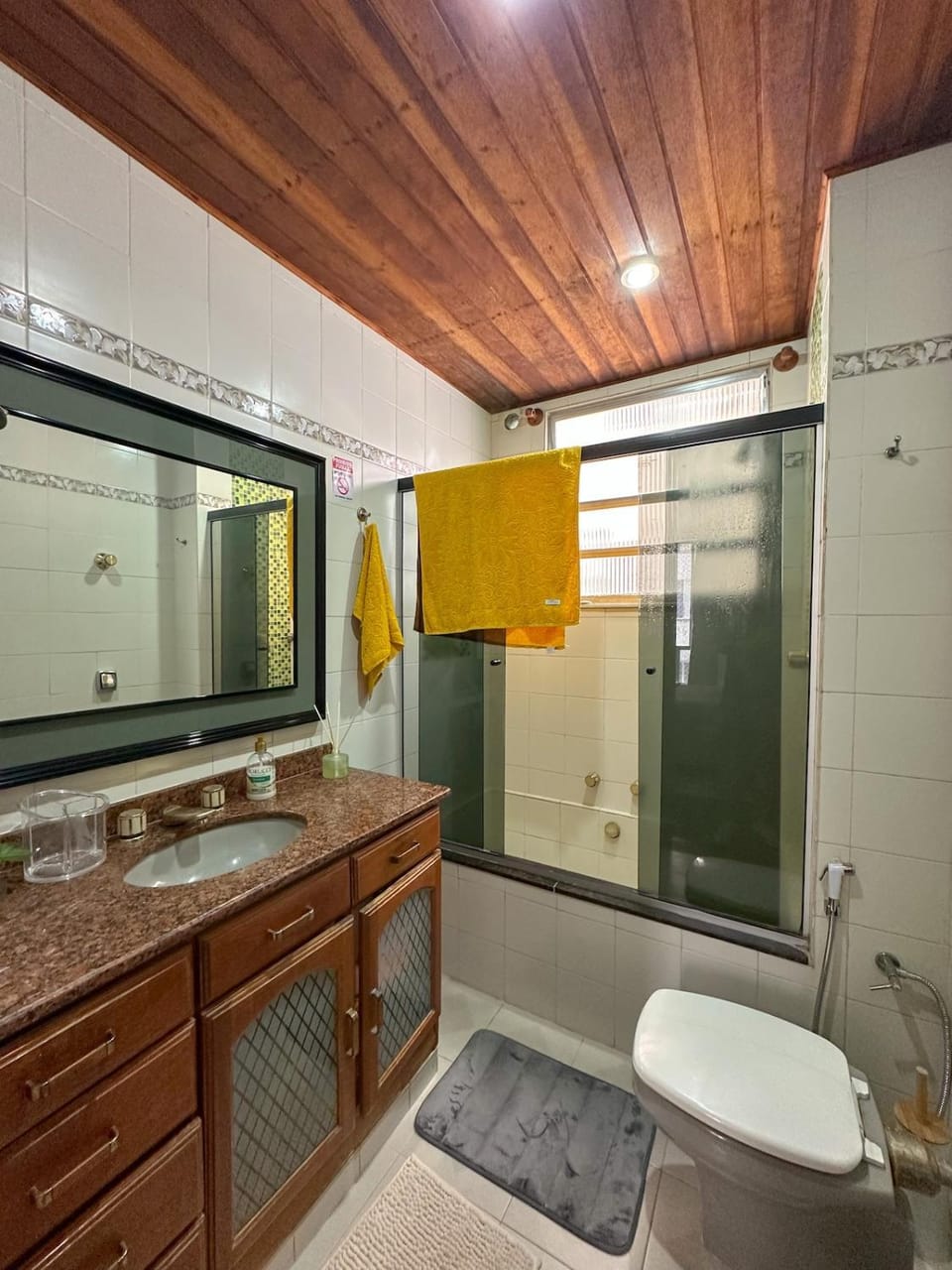 Shower, Toilet, Bathroom, Bath, towels