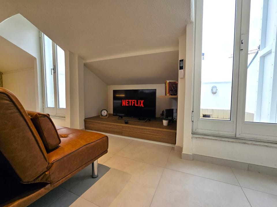 Communal lounge/ TV room, Evening entertainment