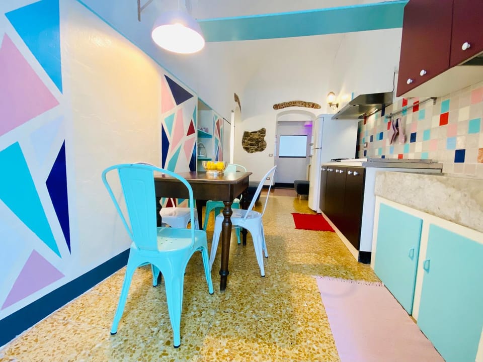 DIMORA Concept- Casa D'arte e Vacanze - Free parking Apartment in Finale Ligure