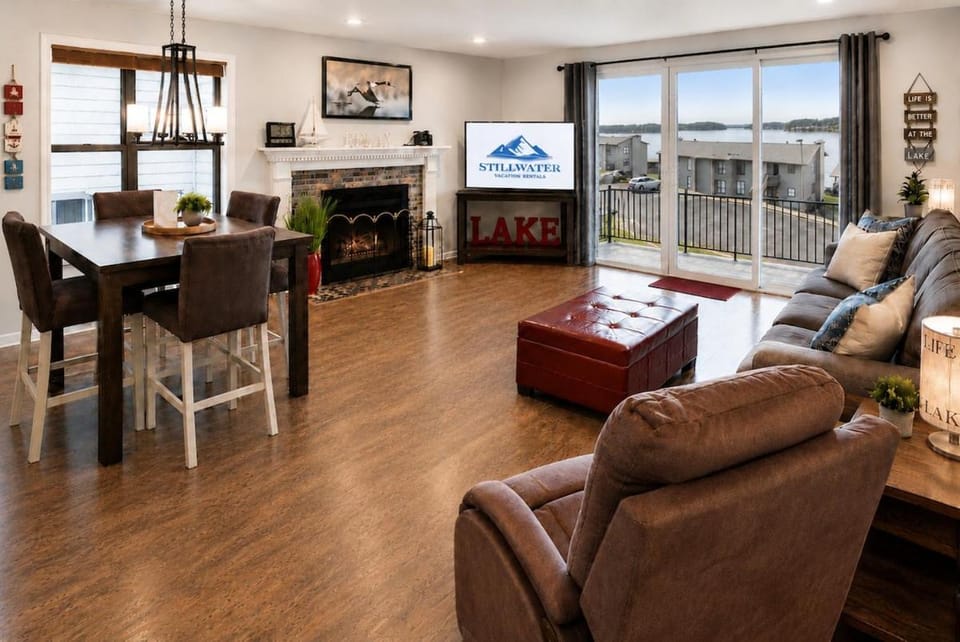 Living room, Lake view, Entertainment