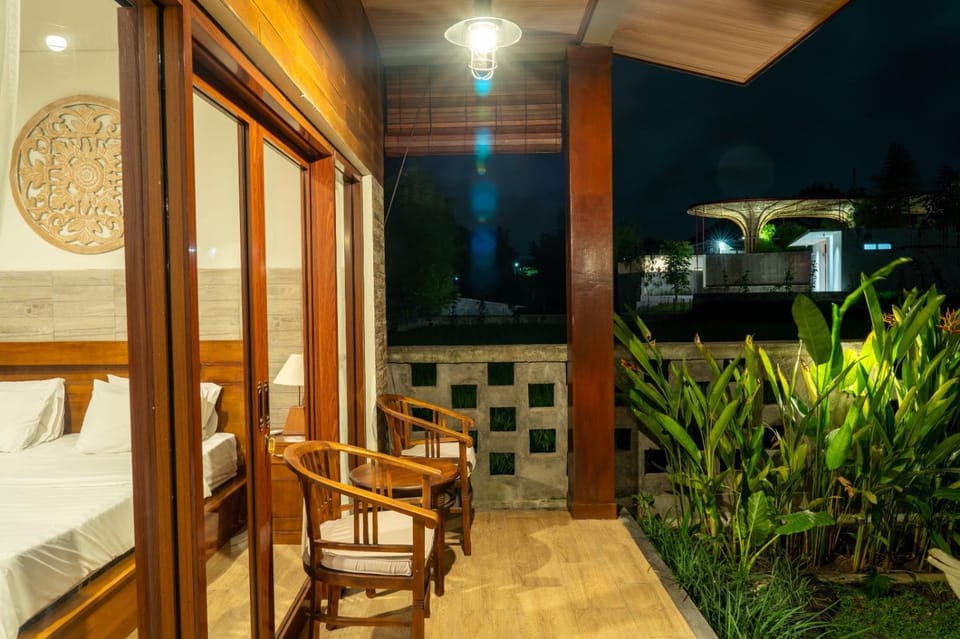 Patio, Night