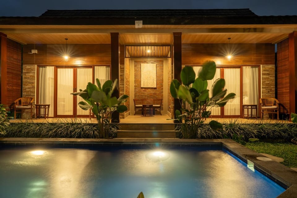 Patio, Night