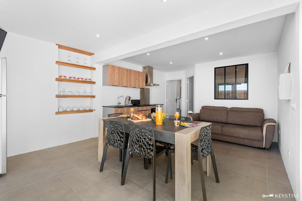Living room, Dining area