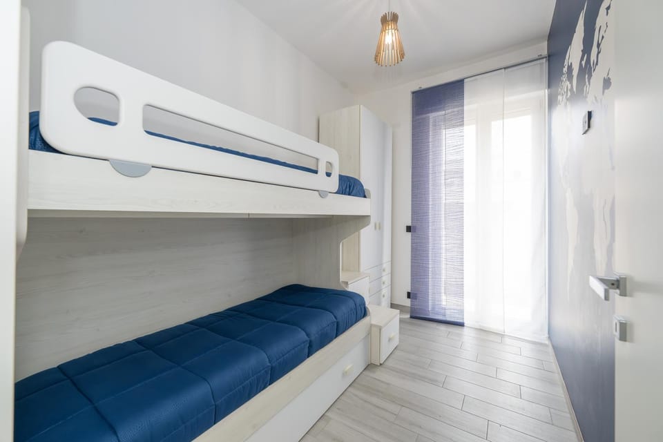 Bedroom, bunk bed, wardrobe