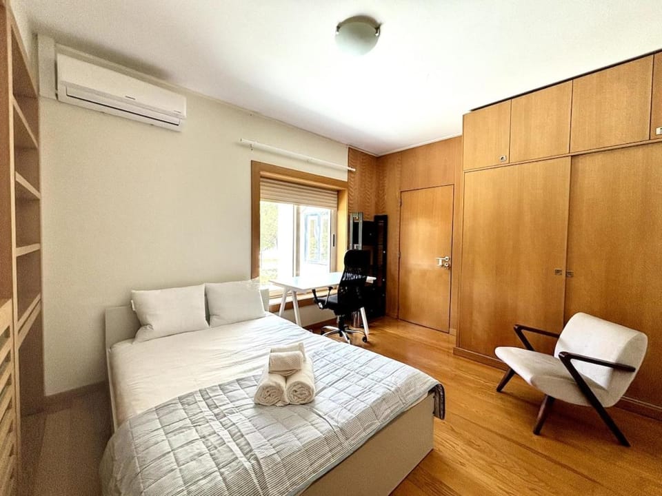 Bedroom, air conditioner