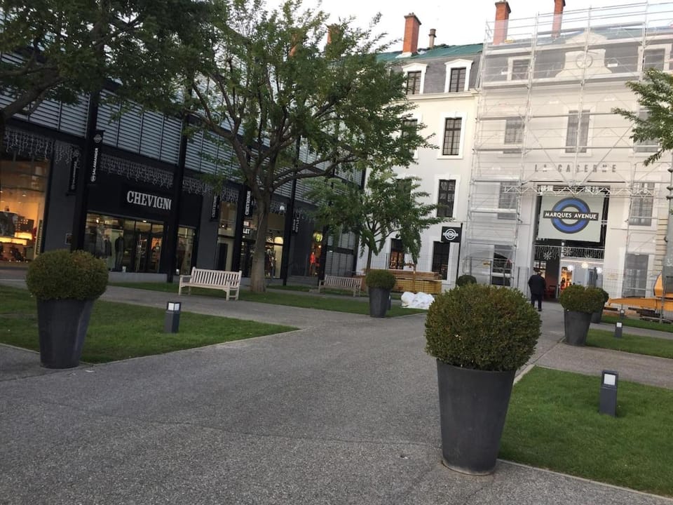 Nearby landmark