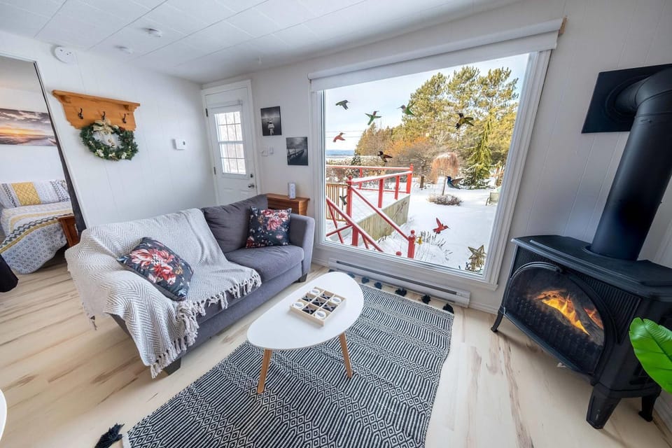 Spa & River view - Le Jardin House in Maine