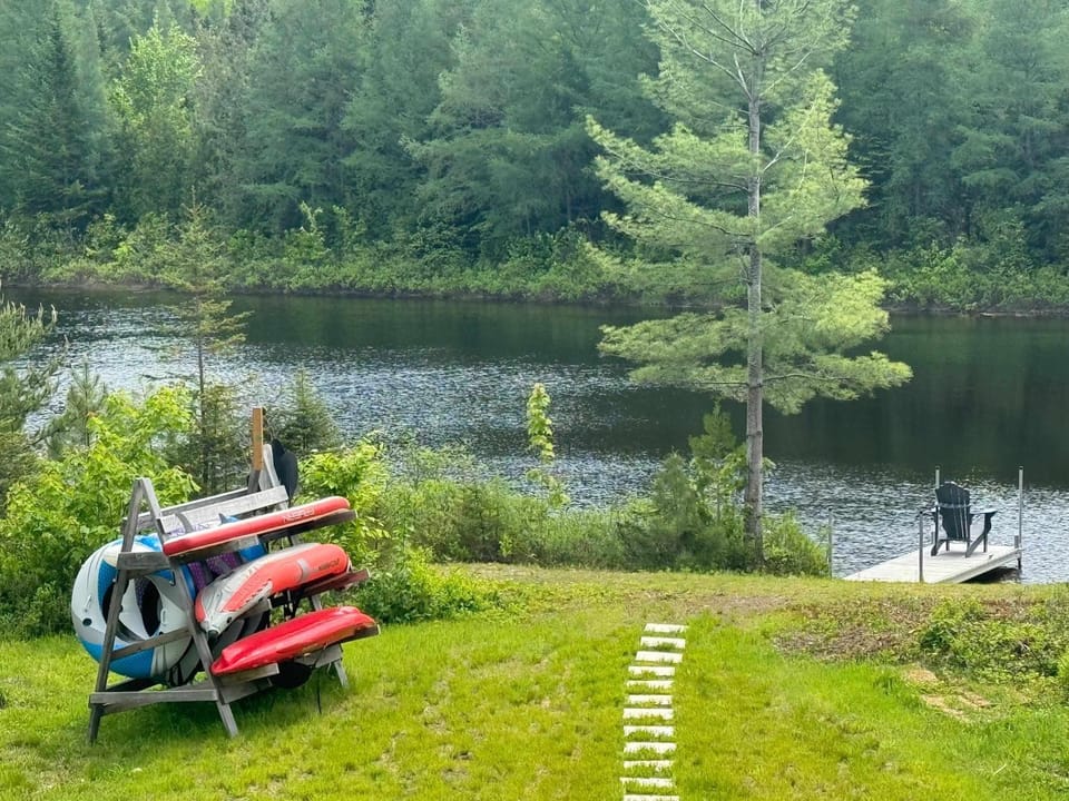LAKE and SPA - Le Matit 21 Chalet in Quebec