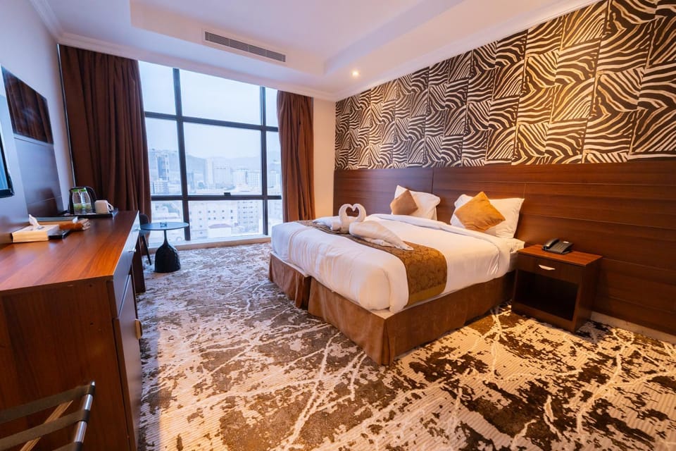 Bedroom, City view