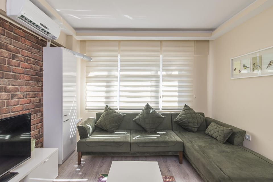 Day, Living room, Living room