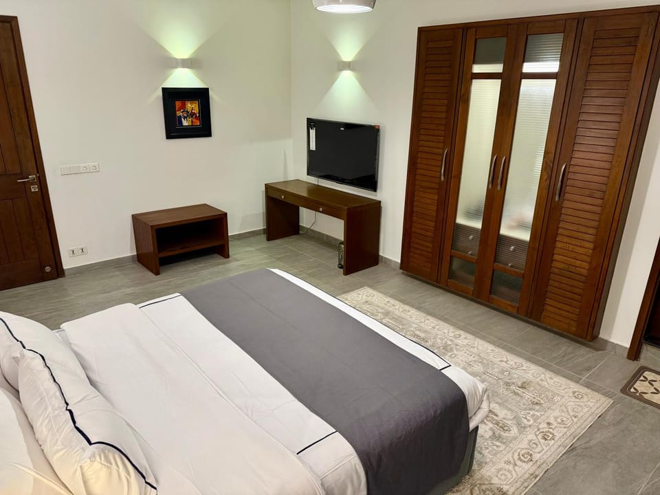Bedroom, wardrobe