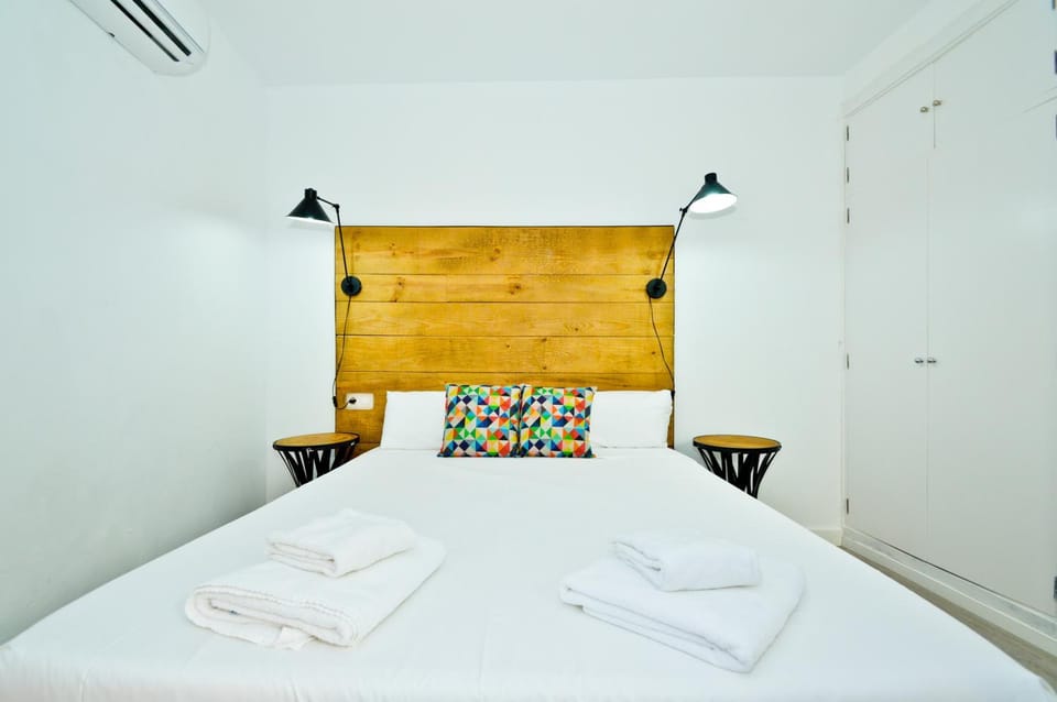 Bed, Photo of the whole room, Bedroom