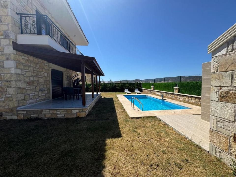 Charming Villa with Swimming Pool House in İzmir Province