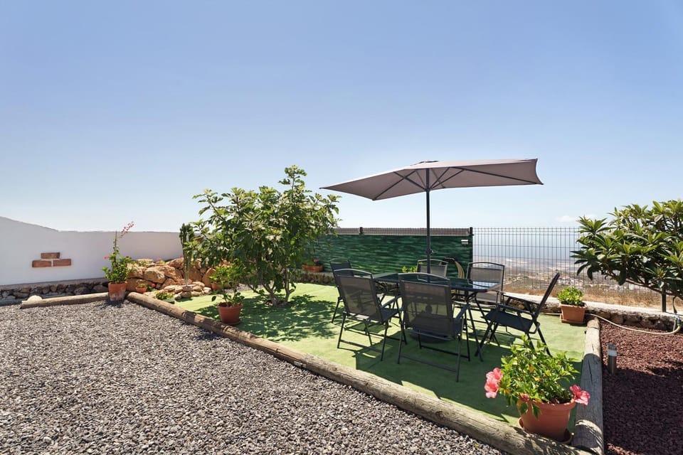 Property building, Balcony/Terrace, Living room