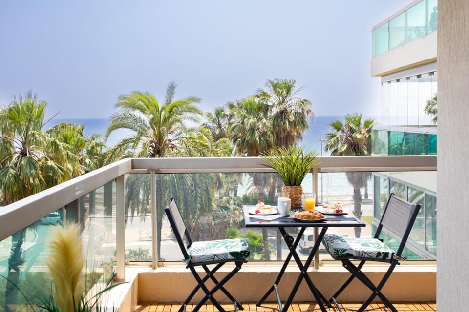 C3 Staywiz us - Studio Facing Sea and Beach - Wifi, AC, terrace Apartment in Cannes