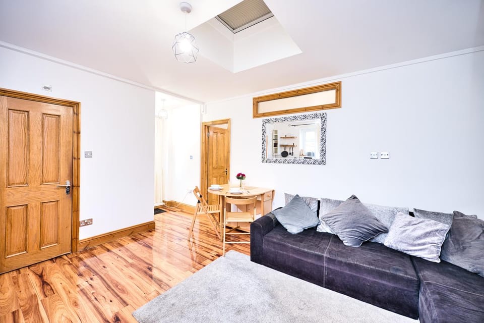 Bed, Living room