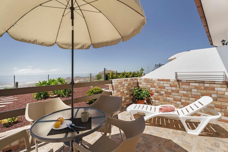 Property building, Balcony/Terrace, Living room