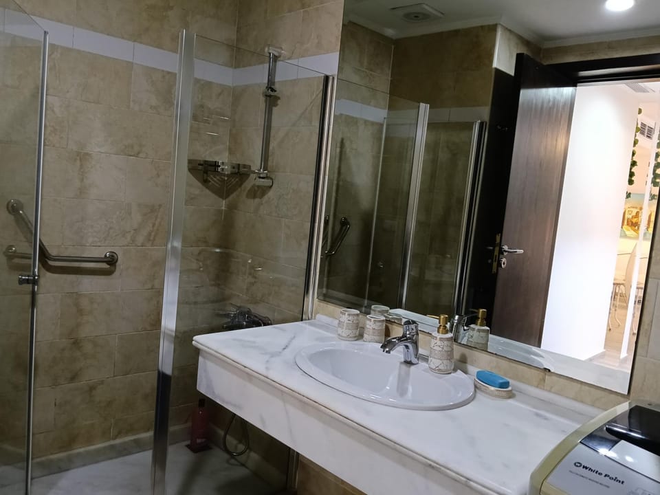 Shower, Bathroom, towels
