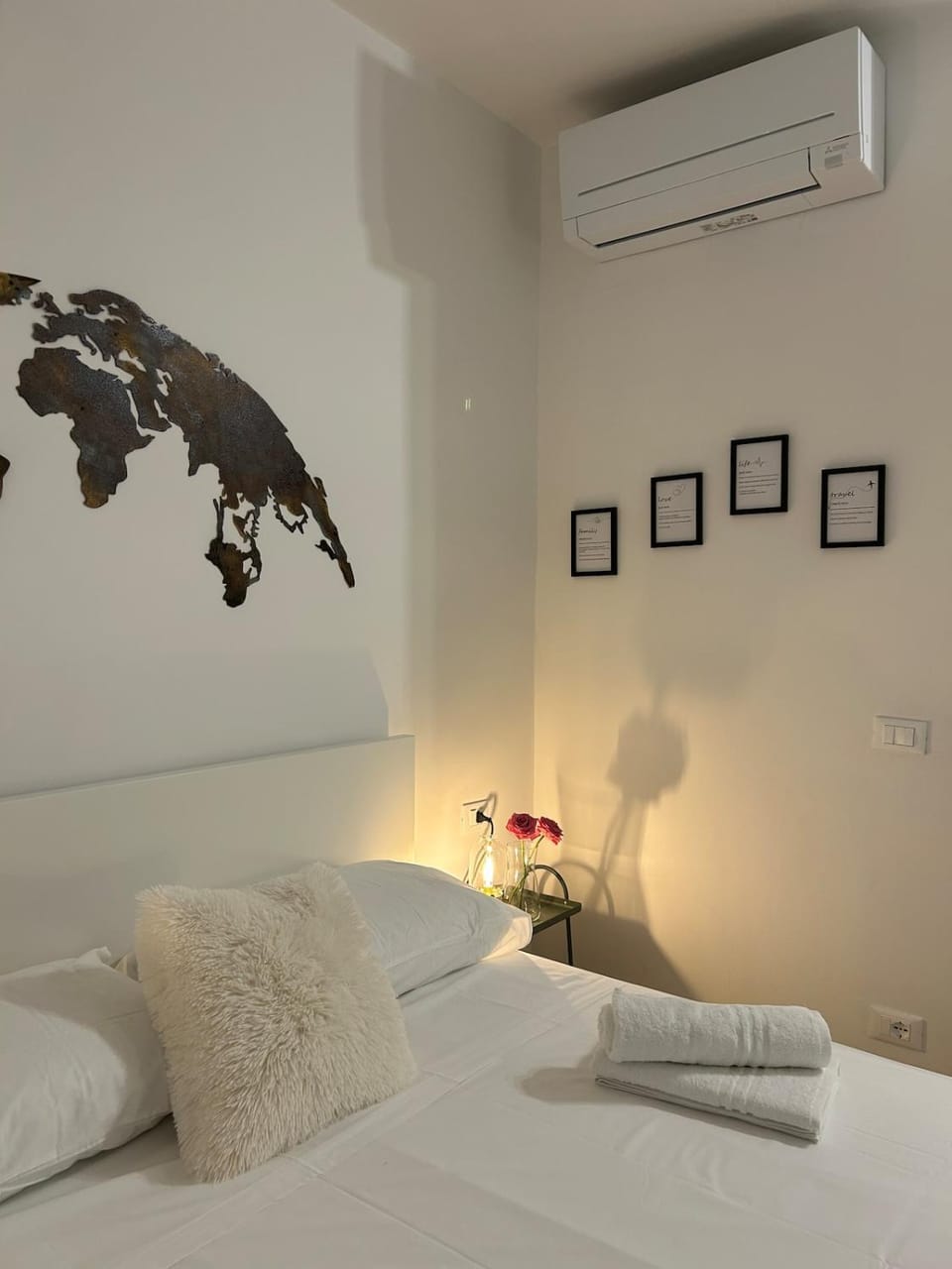 Bed, Photo of the whole room, Bedroom, towels, air conditioner