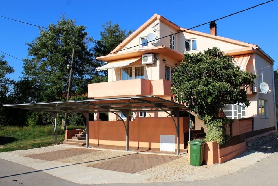 4-bedrooms with private pool ! Apartment in Zadar County