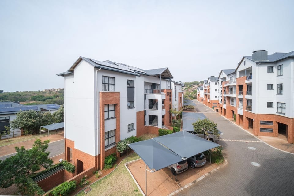 Property building, Day, Neighbourhood, Natural landscape, Bird's eye view, City view, Street view, Location, Parking