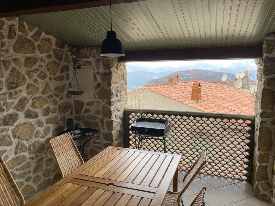 Natural landscape, BBQ facilities, View (from property/room), Balcony/Terrace, Mountain view