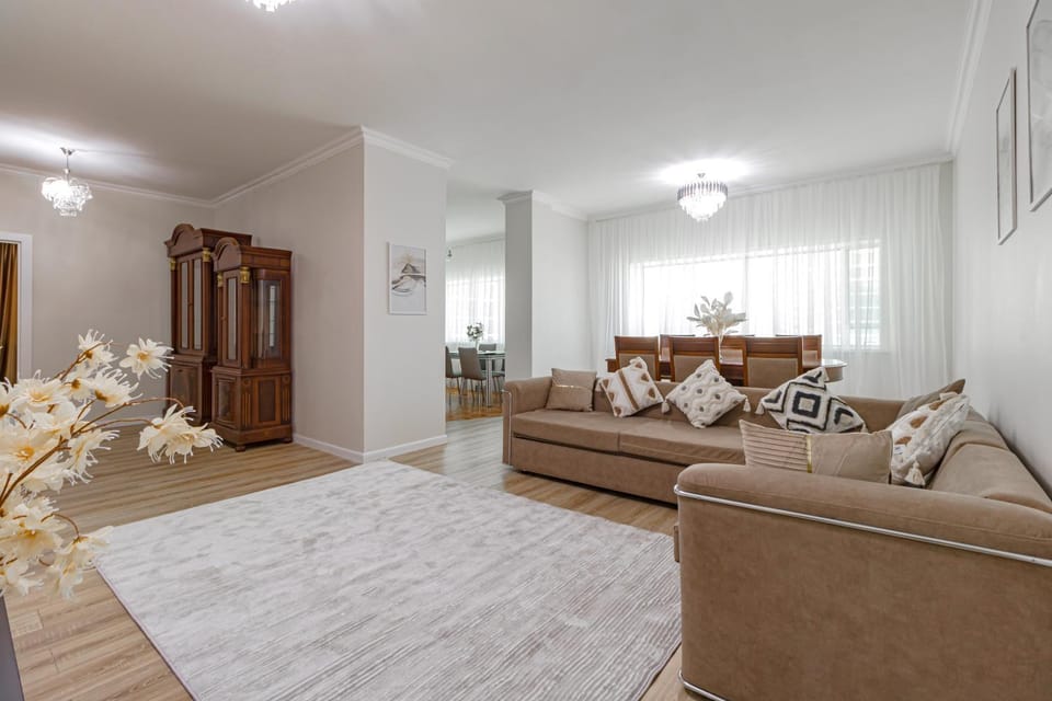 Living room, Photo of the whole room, Seating area