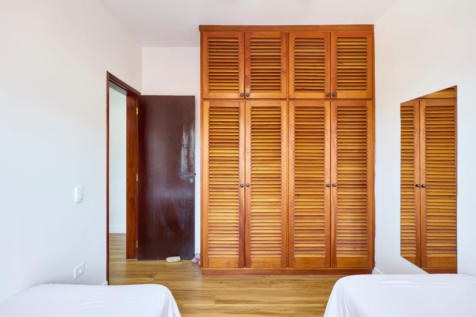 Bed, Photo of the whole room, wardrobe