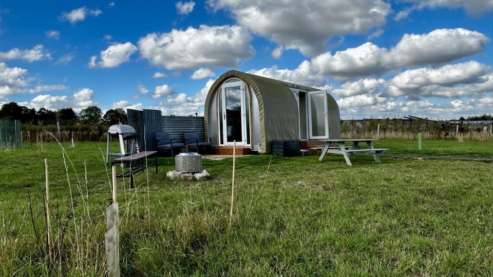 Property building, Day, Natural landscape