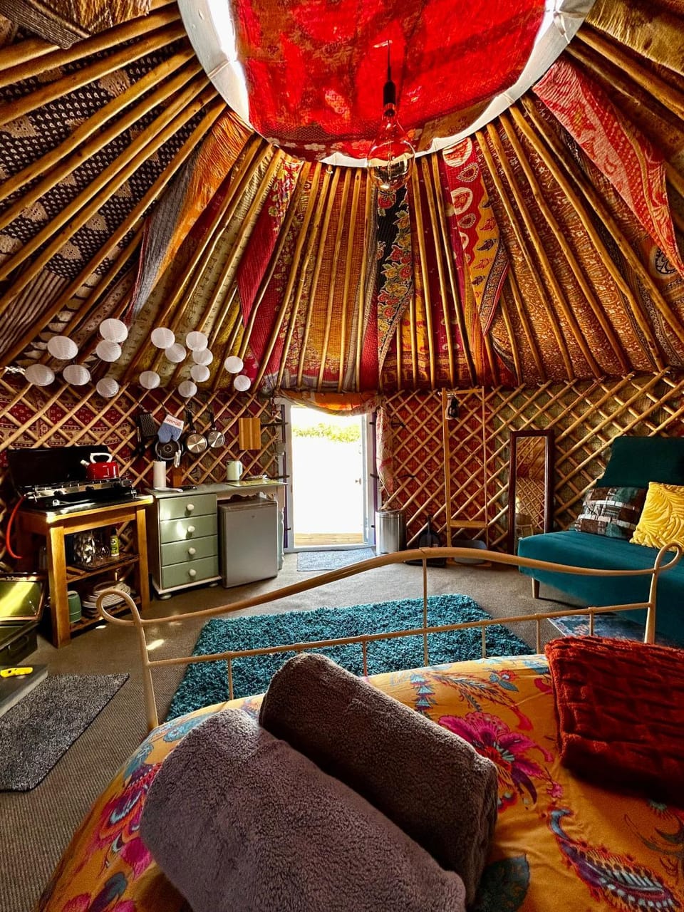 Bed, Living room, Photo of the whole room, Seating area, Bedroom