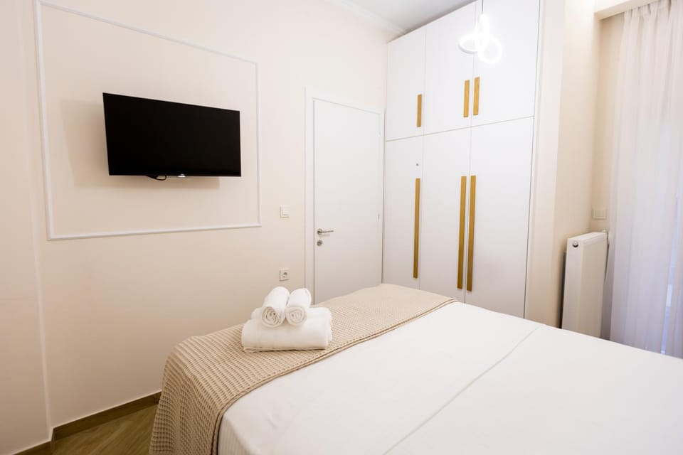 Bed, TV and multimedia, Bedroom, towels, towels, wardrobe