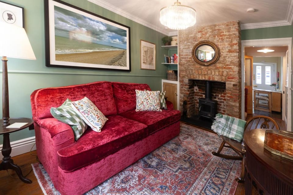TV and multimedia, Living room, Seating area, fireplace